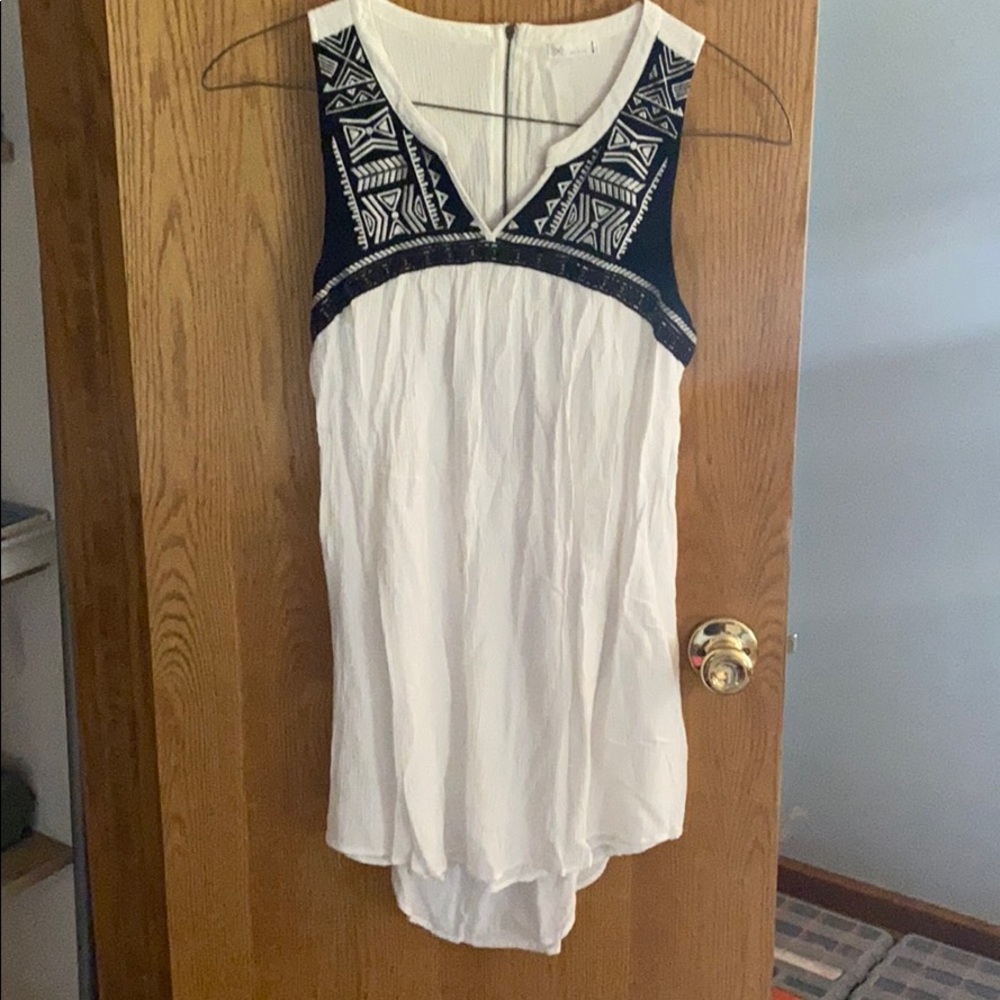 Hi-low tribal print dress with cutout